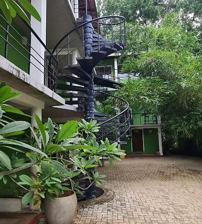 Le Tamarin Guest House Auroville Buitenkant foto