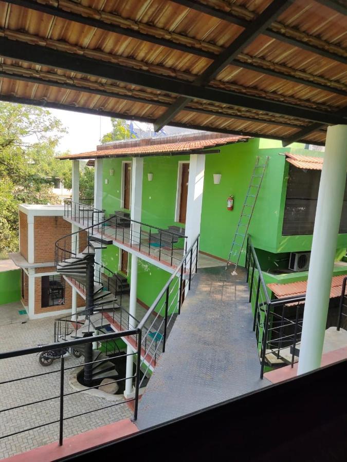 Le Tamarin Guest House Auroville Buitenkant foto